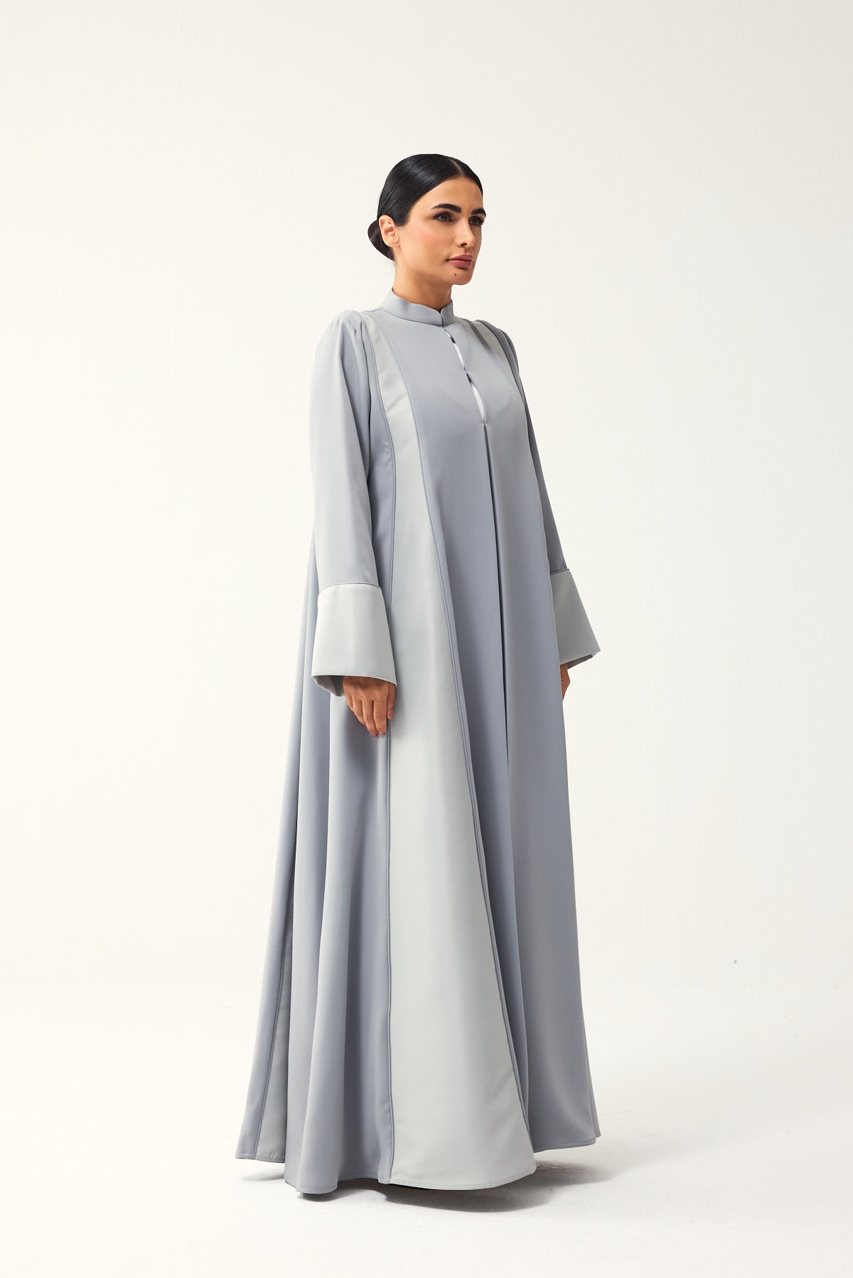LIGHT GREY LOOSE FIT PANELLED CREPE AND SATIN ABAYA