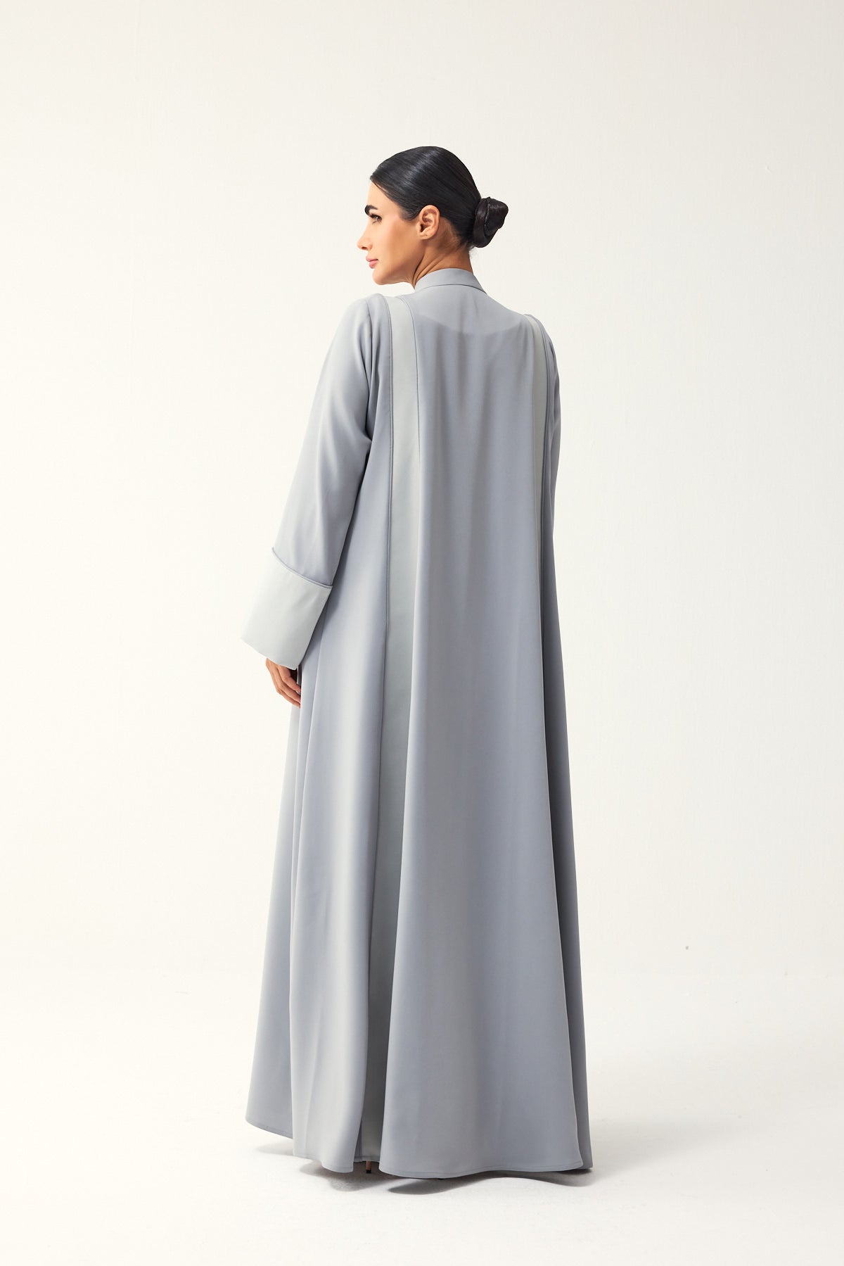 LIGHT GREY LOOSE FIT PANELLED CREPE AND SATIN ABAYA