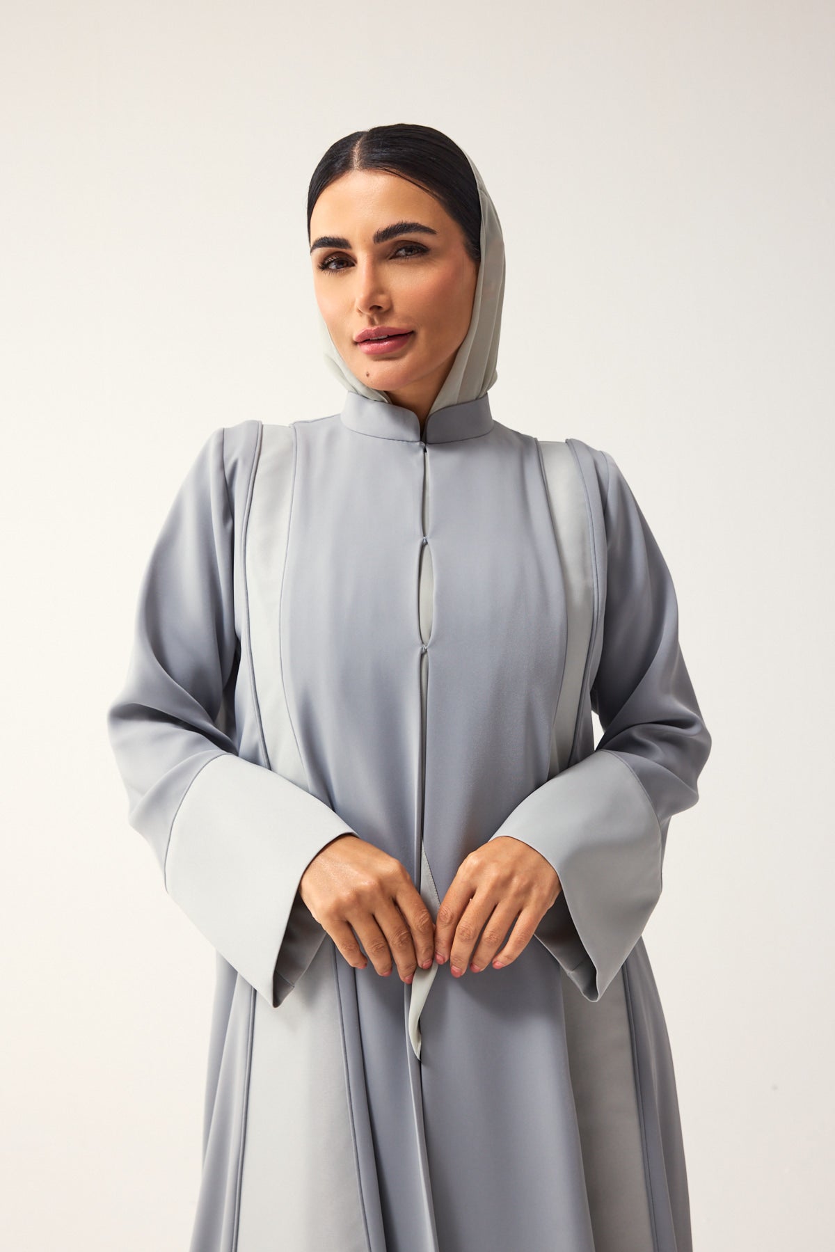 LIGHT GREY LOOSE FIT PANELLED CREPE AND SATIN ABAYA