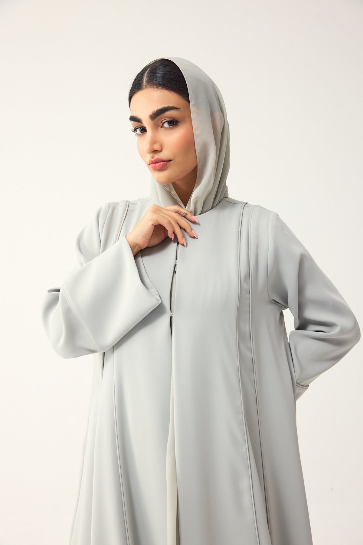 LIGHT GREY LOOSE FIT PANELLED CREPE ABAYA